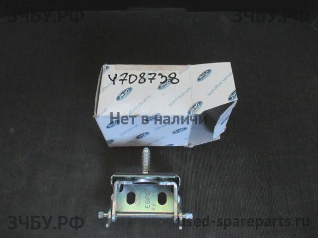 Ford Fusion Петля двери багажника