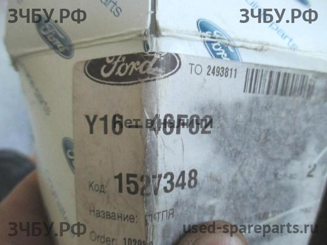 Ford Fusion Петля двери багажника