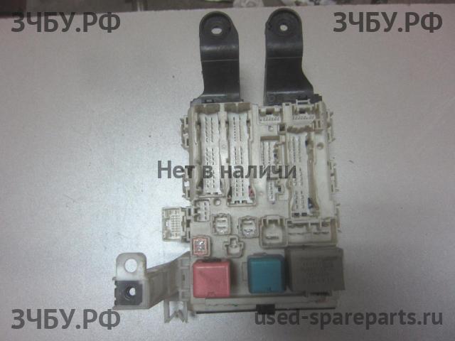 Toyota Corolla (E14 - E15) Блок предохранителей (в салон)