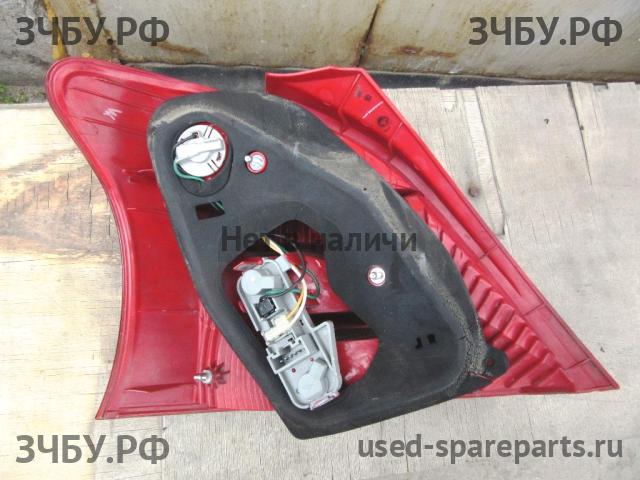 Toyota Yaris 2 Фонарь правый