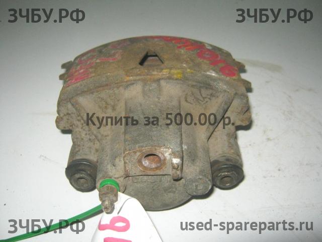 Dodge Neon 2 Суппорт передний левый (в сборе со скобой)
