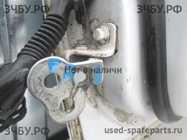 Ford Focus 3 Петля двери передней правой
