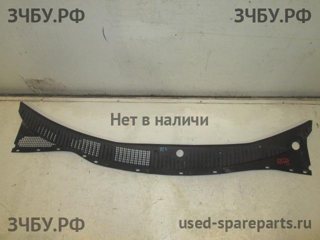 Mazda 323 [BA] Решетка стеклоочистителя (Дефлектор водостока)