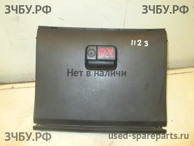 Mazda 323 [BA] Бардачок
