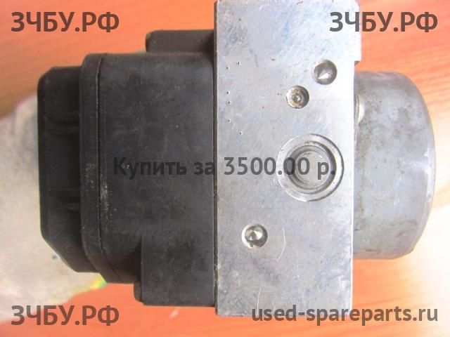 Toyota Corolla (E14 - E15) Блок ABS (насос)