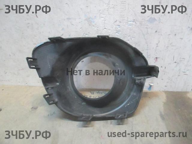 Mitsubishi Pajero/Montero Sport 2 (KH) Рамка противотуманной фары левой