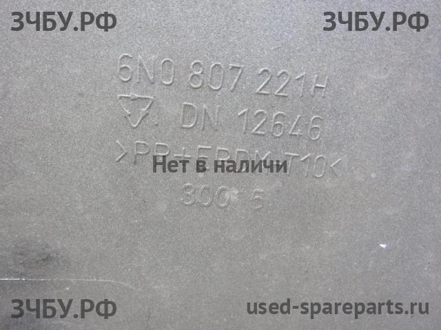 Volkswagen Polo 3 Бампер передний