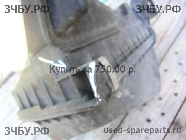 Mitsubishi Carisma (DA) Корпус воздушного фильтра