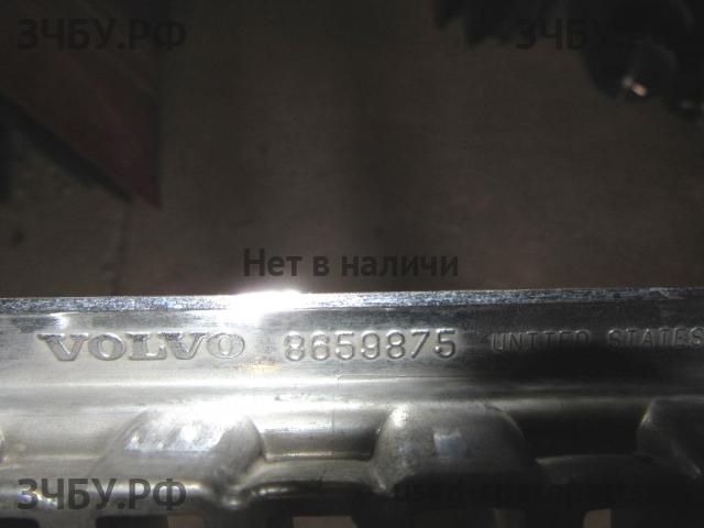 Volvo V70 (1) Решетка радиатора
