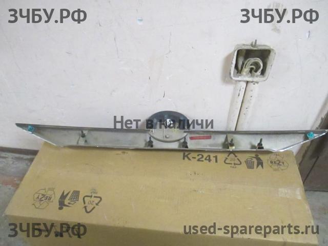 Toyota Camry 7 (V50) Накладка на крышку багажника