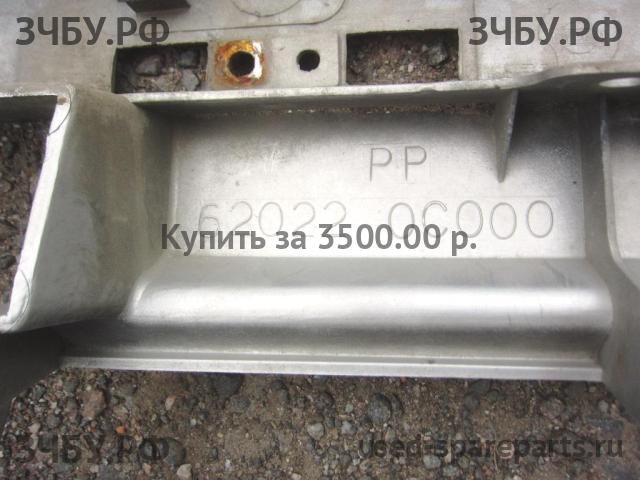 Nissan Serena 1 (C23M) Бампер передний