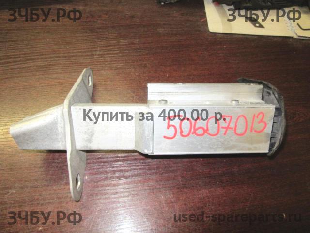 Audi A4 [B5] Кронштейн усилителя переднего бампера правый