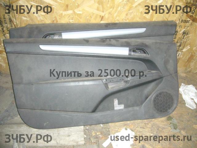 Opel Astra H Обшивка двери передней правой