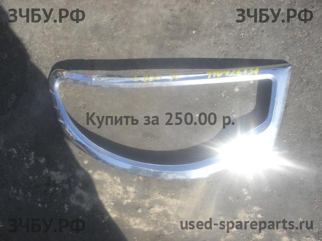 Mitsubishi L200 (4)[KB] Решетка на фару