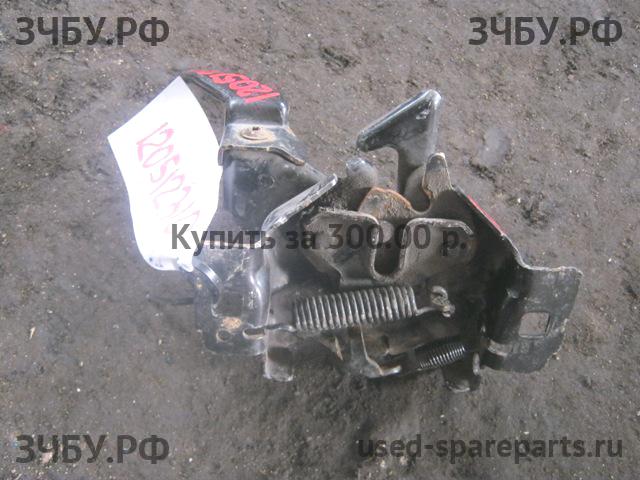 Ford Escape 1 Замок капота