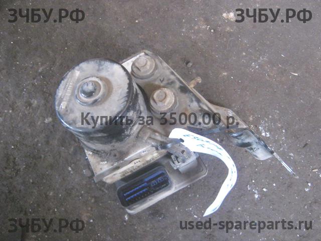 Ford Escape 1 Блок ABS (насос)