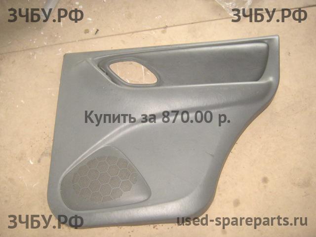 Ford Escape 1 Обшивка двери задней правой