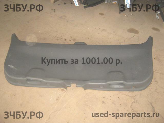 Ford Escape 1 Обшивка крышки багажника