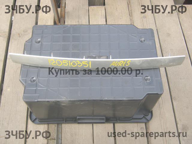 Toyota Auris 1 (E150) Накладка на дверь багажника