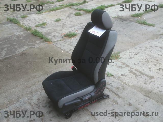 Honda Civic 8 (5D) Сиденье
