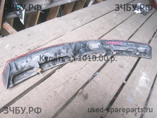 Dodge Intrepid 2 Накладка на крышку багажника