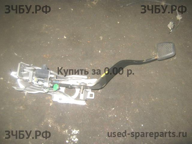 Toyota Auris 1 (E150) Педаль сцепления