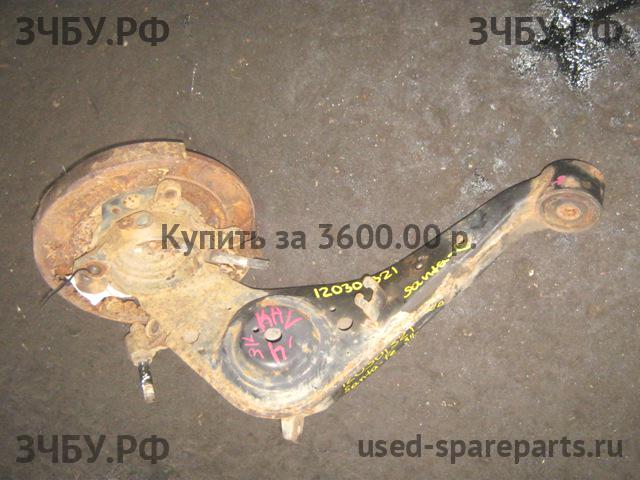 Hyundai Santa Fe 1 (SM) Кулак задний левый