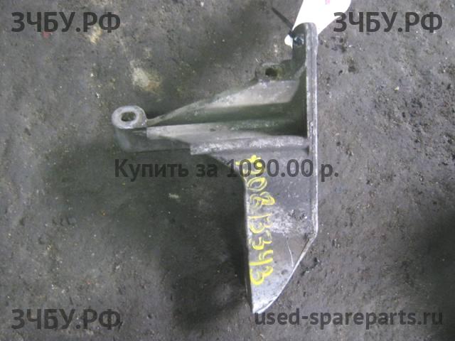 Volkswagen Passat B3 Кронштейн