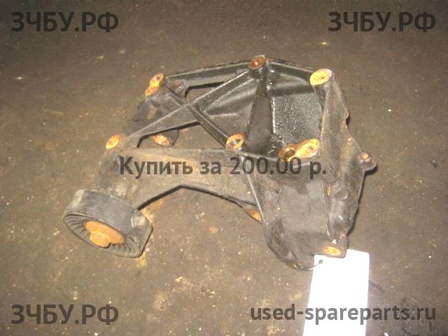 Citroen C5 (1) Кронштейн генератора