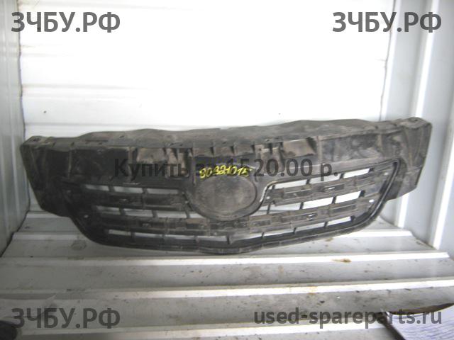 Toyota Corolla (E14 - E15) Решетка радиатора