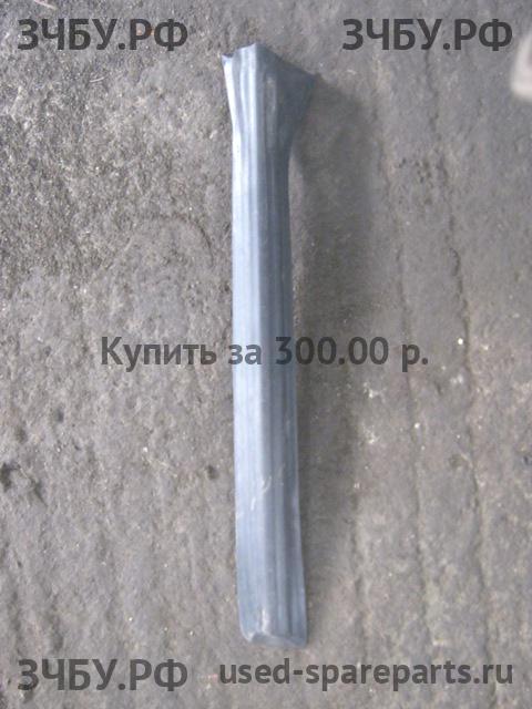 Opel Astra H Накладка стойки