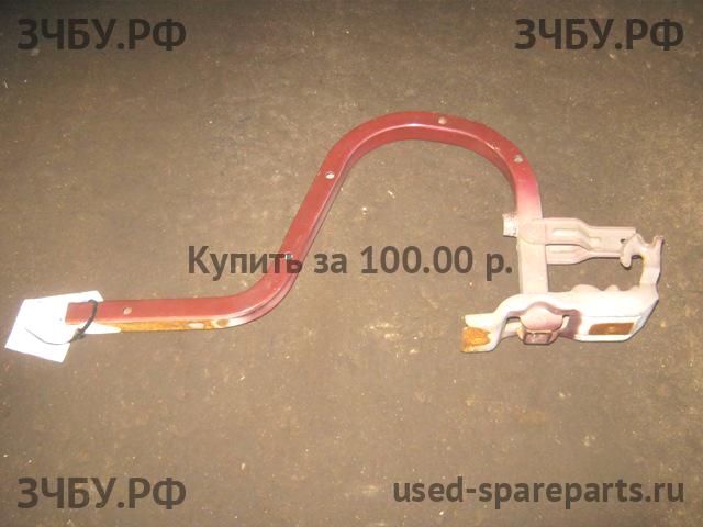 KIA Spectra Петля крышки багажника правая