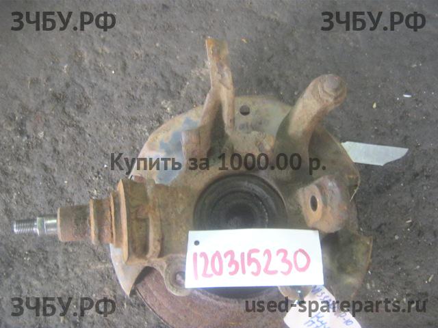 Nissan Primera P10 Кулак поворотный передний правый (со ступицей)