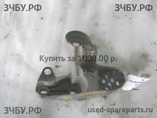 Volkswagen Passat B5 Кронштейн крепления ДВС