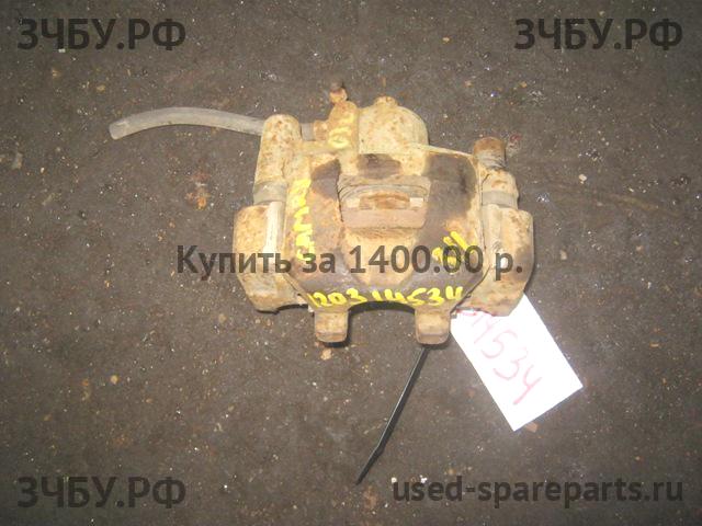 Toyota Camry 5 (V30) Суппорт задний левый (в сборе со скобой)