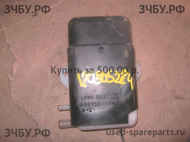 Isuzu NQR 71P Бачок
