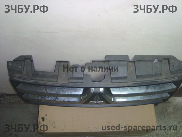 Mitsubishi Pajero/Montero 4 Решетка радиатора