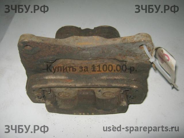 Subaru Forester 2 (S11) Суппорт передний правый (в сборе со скобой)