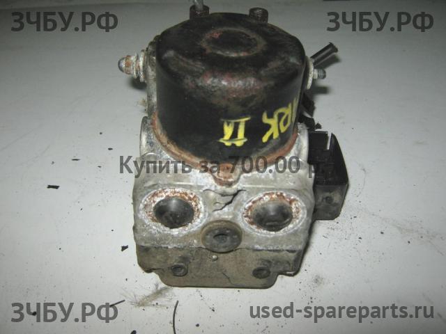 Toyota Mark 2 (JZX110) Блок ABS (насос)