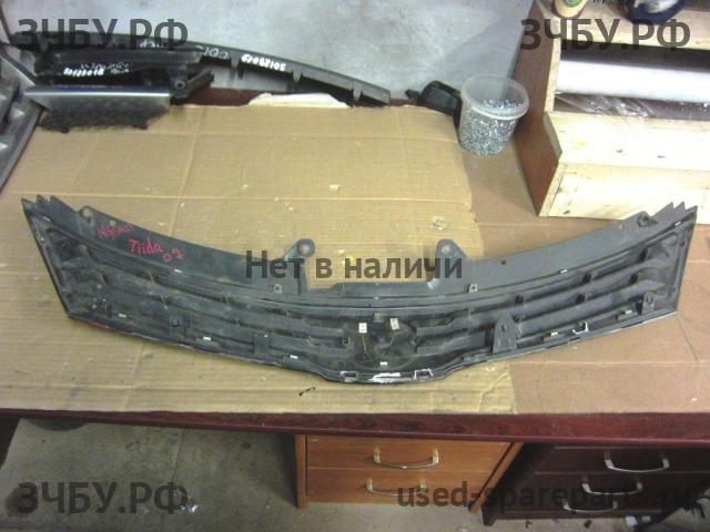 Nissan Tiida 1 Решетка радиатора