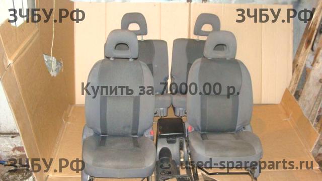 Toyota RAV 4 (2) Сиденья (комплект)