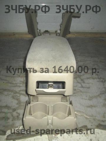 Toyota Mark 2 (JZX110) Консоль между сиденьями (Подлокотник)