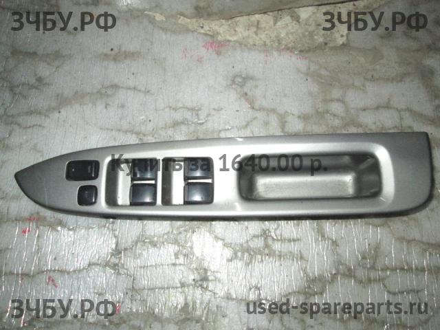 Toyota Mark 2 (JZX110) Кнопка стеклоподъемника передняя левая (блок)
