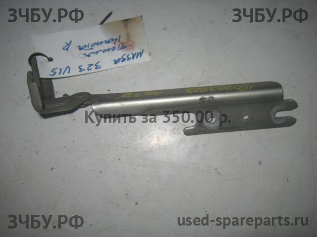 Mazda 323 [BJ] Петля капота правая