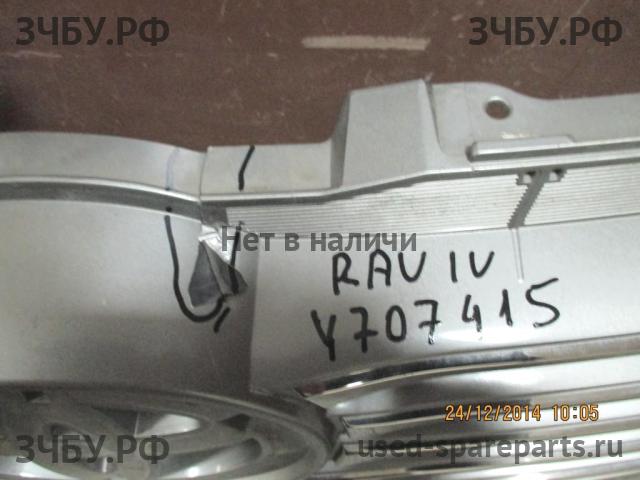 Toyota RAV 4 (3) Решетка радиатора