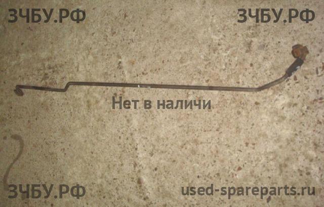 Mitsubishi Pajero/Montero 3 Держатель капота (Упор капота)