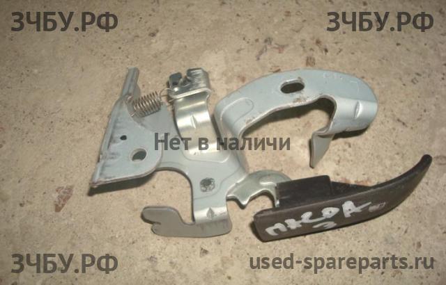 Mazda 3 [BK] Ручка открывания лючка бензобака