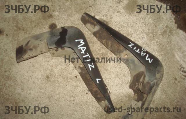Daewoo Matiz 2 Брызговик передний правый