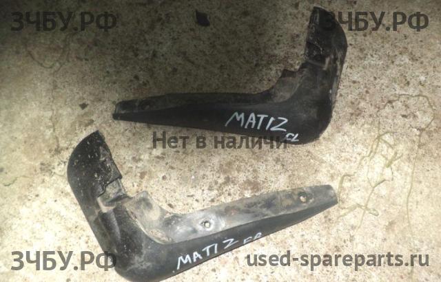 Daewoo Matiz 2 Брызговик передний левый