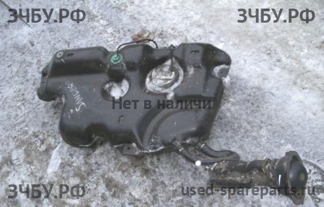 Renault Sandero 1 Горловина топливного бака